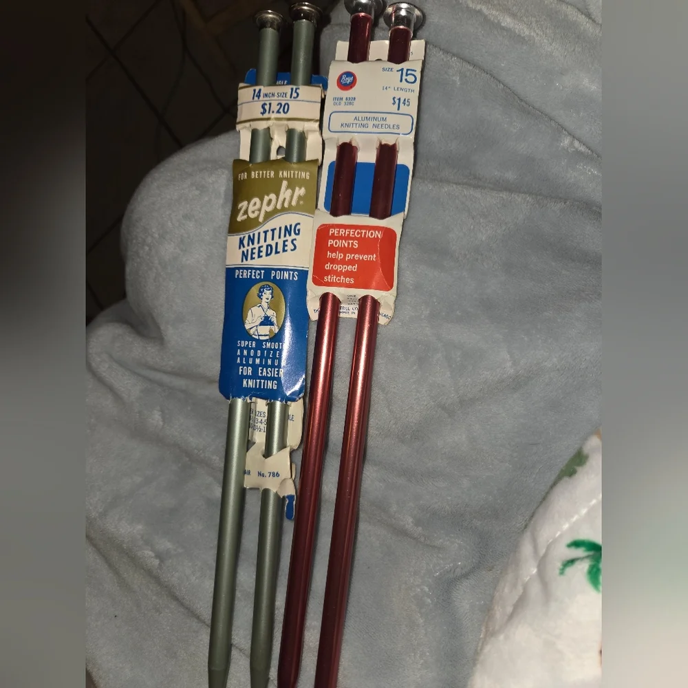 Zephr & Boye Hooker Knitting Needles Set in Red and Gray Size 14 ,15